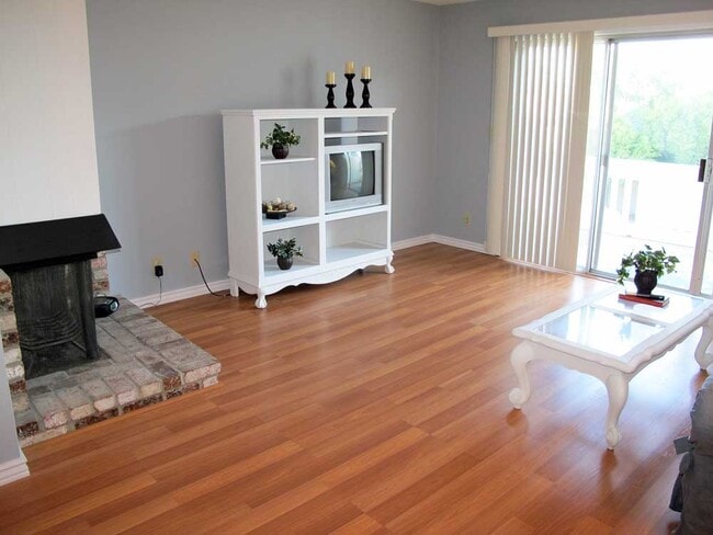 3405 Norton Way, Unit 8 in Pleasanton, CA - Foto de edificio - Building Photo