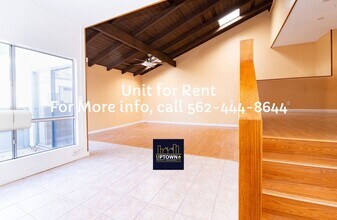 2950 S Greenville St in Santa Ana, CA - Building Photo - Building Photo