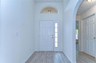 18303 Elmhurst Ln in Tampa, FL - Building Photo - Building Photo