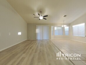 12382 W Hopi St in Avondale, AZ - Foto de edificio - Building Photo