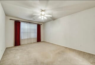 818 Green Pond Dr in Garland, TX - Foto de edificio - Building Photo