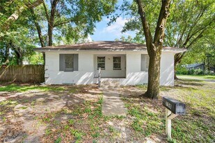 708 E Brawin Ave in Tampa, FL - Building Photo