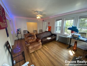 288 Foster St, Unit 1 in Boston, MA - Building Photo - Building Photo