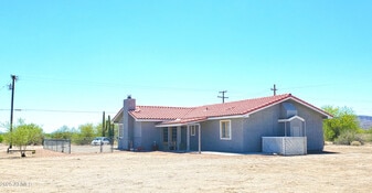 69762 Old Bell Rd in Salome, AZ - Building Photo
