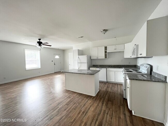 115 Market St-Unit -A in Hertford, NC - Building Photo - Building Photo