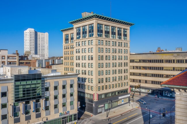 Park Plaza on the Grid in Worcester, MA - Foto de edificio - Building Photo