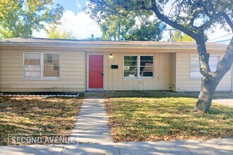 2003 Kentucky St in Baytown, TX - Foto de edificio - Building Photo