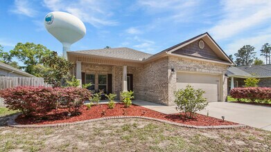 1445 Hickory St in Niceville, FL - Building Photo - Building Photo