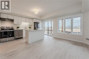 15 Stauffer Woods Trl in Kitchener, ON - Building Photo