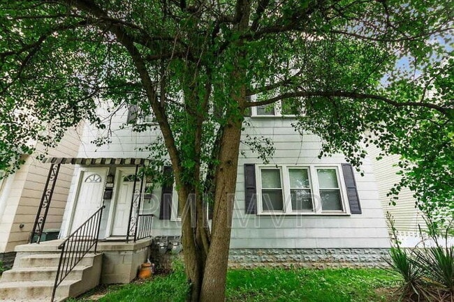 property at 2562 Deming Ave