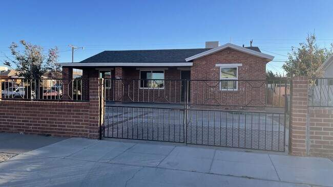 4642 Walter Ln-Unit -1 in El Paso, TX - Building Photo - Building Photo