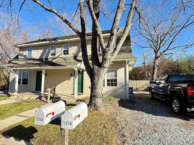 1309 Matthews Ave in Mays Landing, NJ - Foto de edificio - Building Photo