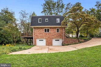 1011 Shipman Ln in McLean, VA - Building Photo - Building Photo