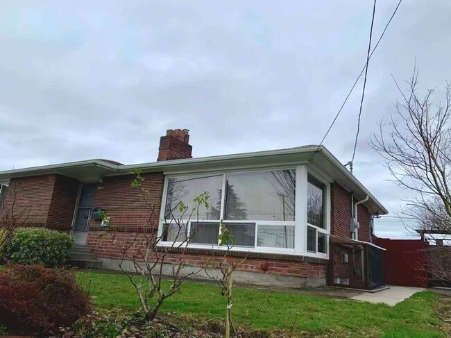 property at 5444 Beacon Ave S