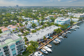 424 Hendricks Is in Fort Lauderdale, FL - Building Photo - Building Photo