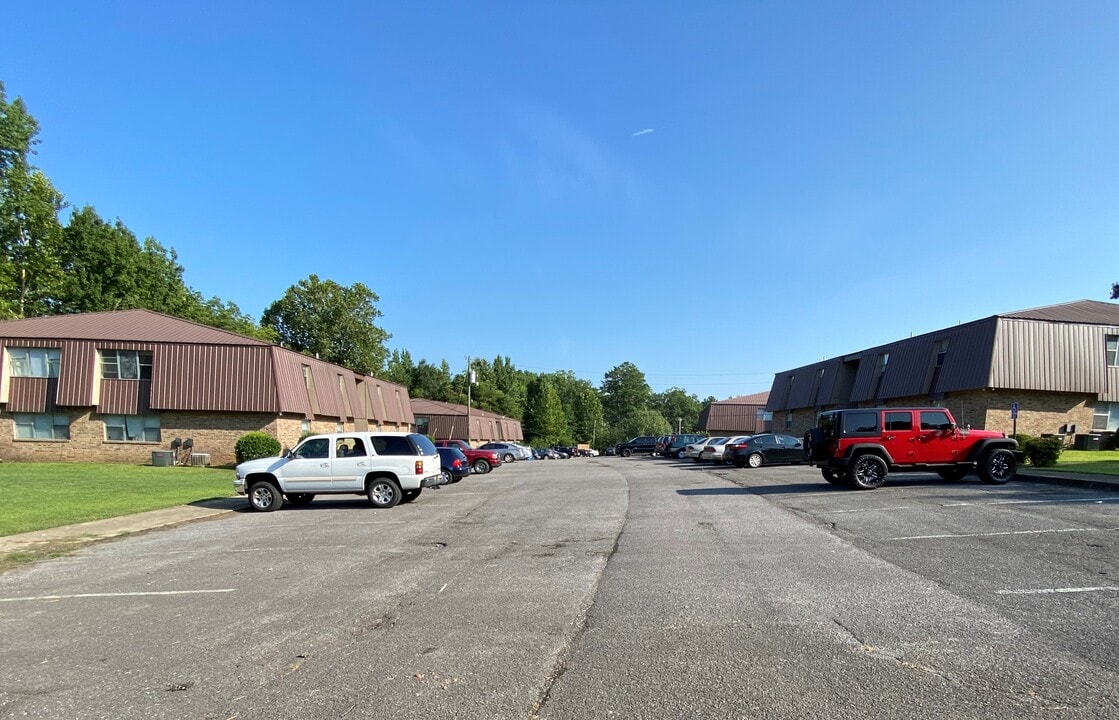 Meadowbrook Apartments in Boaz, AL - Building Photo