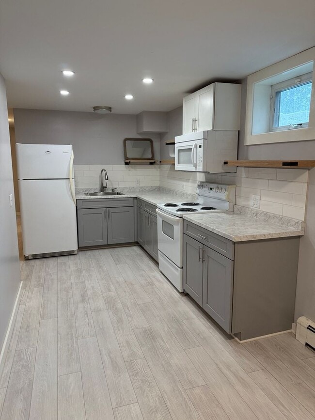 121 Dunbar Ave in Fairbanks, AK - Building Photo - Building Photo