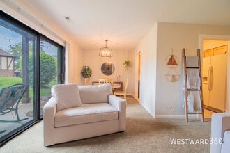 1605 Thames Ct in Wheaton, IL - Building Photo - Building Photo