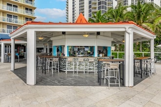 19201 Collins Ave in Sunny Isles Beach, FL - Building Photo - Building Photo