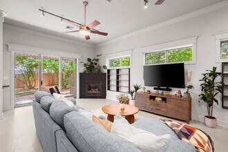2013 Ashby Ave in Austin, TX - Building Photo - Building Photo