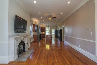 402 Meridian St in Boston, MA - Building Photo - Building Photo