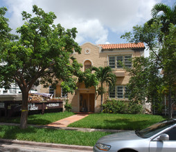 215 Phoenetia Ave in Coral Gables, FL - Foto de edificio - Building Photo