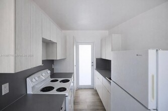 7271 Gary Ave in Miami Beach, FL - Building Photo - Building Photo