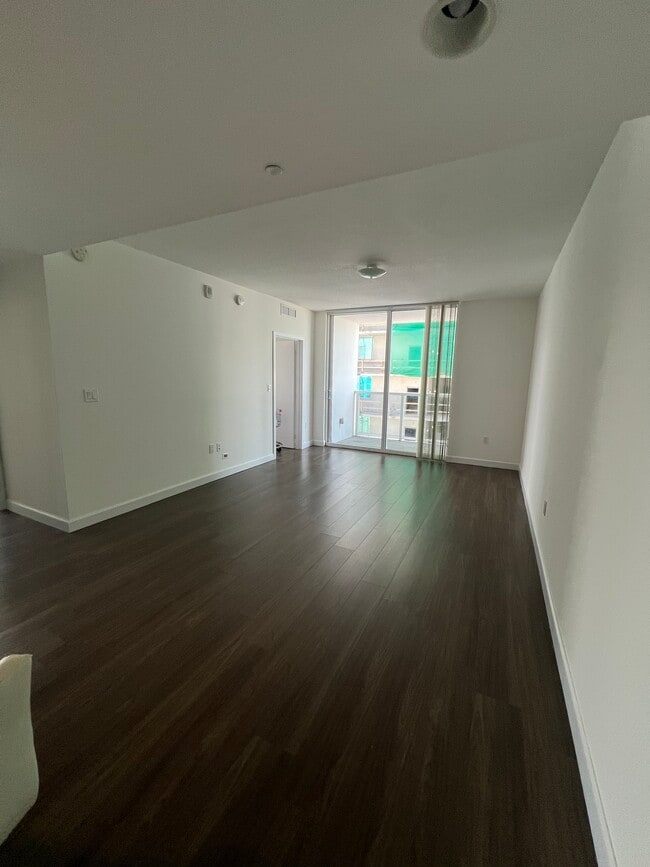 1635 NE Miami Ct, Unit B2 in Miami, FL - Building Photo - Building Photo