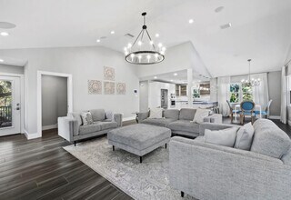 3376 S Seclusion Dr in Sarasota, FL - Foto de edificio - Building Photo