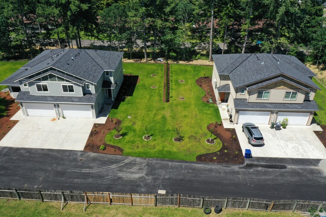 954 152nd St E, Unit 952 152nd in Parkland, WA - Building Photo