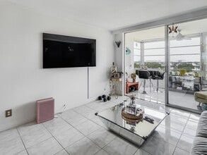 2661 S Course Dr, Unit 2661 in Pompano Beach, FL - Building Photo - Building Photo