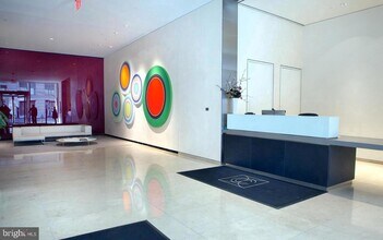 925 H St NW, Unit 403 in Washington, DC - Building Photo - Building Photo