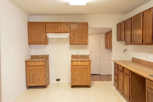 305 E 8th St in Coffeyville, KS - Building Photo - Building Photo