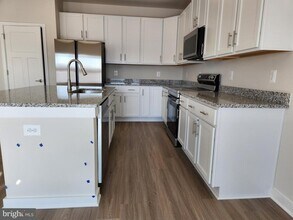 327 Baker Dr in Luray, VA - Foto de edificio - Building Photo