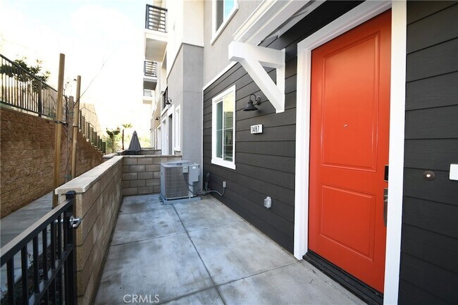 1487 Skyline Ln in Los Angeles, CA - Foto de edificio - Building Photo