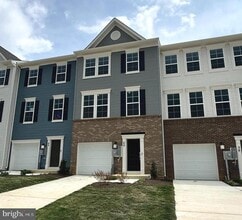 60 Telluride Wy in Charles Town, WV - Building Photo - Building Photo