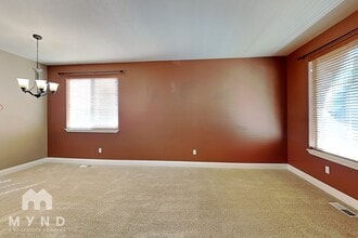 18002 NE 37th St in Vancouver, WA - Foto de edificio - Building Photo