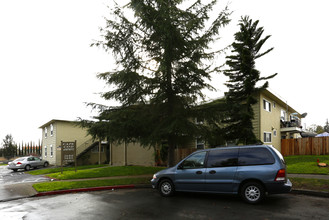 Cape Cod Apartments in San Jose, CA - Foto de edificio - Building Photo