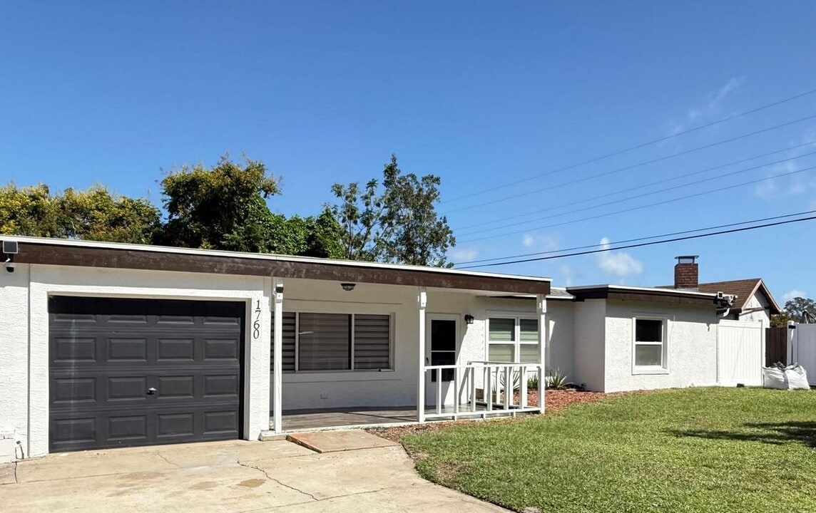 1760 Tee Dee Ln in Titusville, FL - Foto de edificio