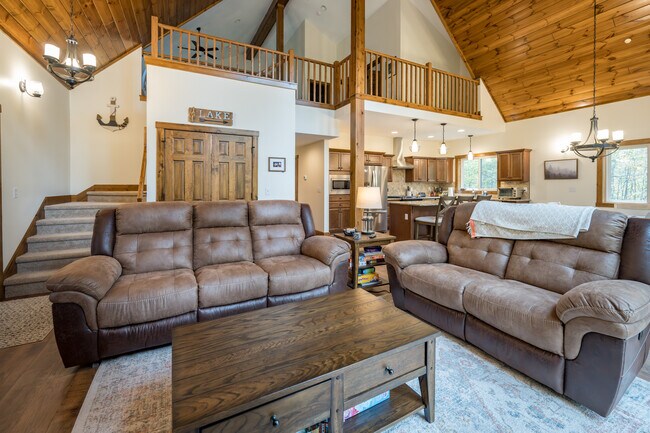 153 Golden Meadow Ln in Oakland, MD - Building Photo - Building Photo