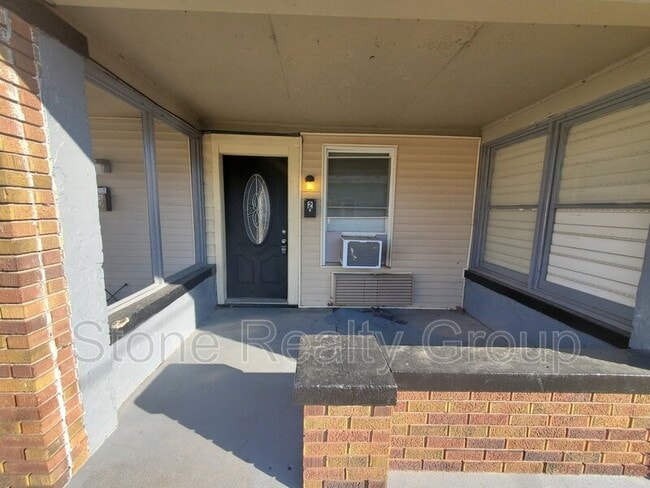 property at 814 Lincoln St