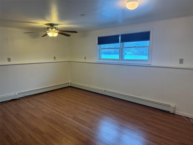 24 Vermont Dr in Newburgh, NY - Foto de edificio - Building Photo