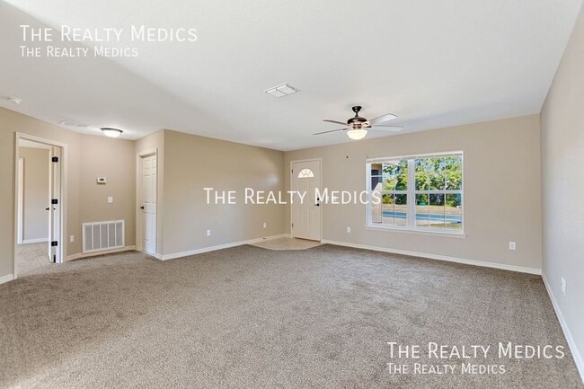 83 Guava Pass in Ocklawaha, FL - Building Photo - Building Photo