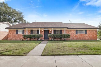 1502 Dabney Dr in Pasadena, TX - Foto de edificio - Building Photo