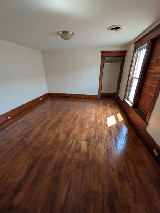 324 N Dewey St in Eau Claire, WI - Building Photo