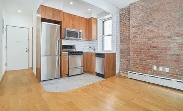 75 Baxter St, Unit 11 in New York, NY - Foto de edificio - Building Photo