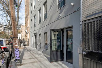 2414 Cambreleng Ave in Bronx, NY - Foto de edificio - Building Photo