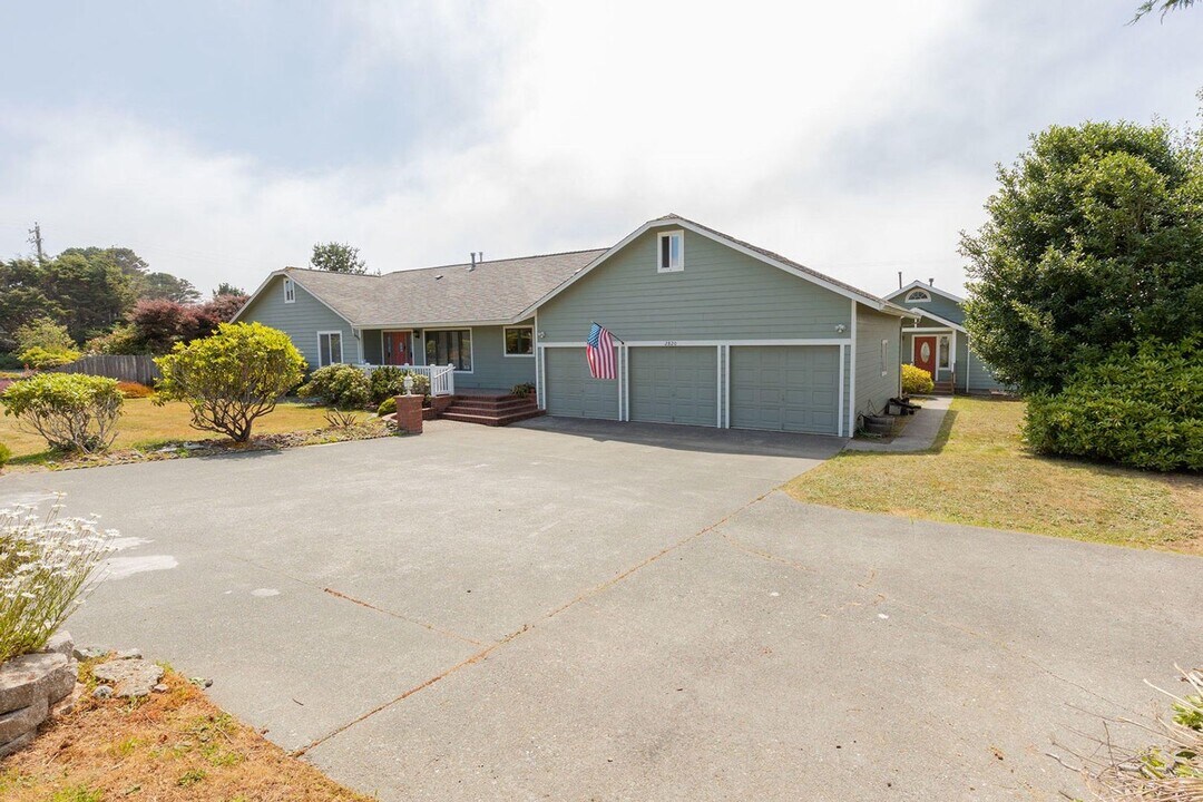 2820 Fortune St in Mckinleyville, CA - Building Photo