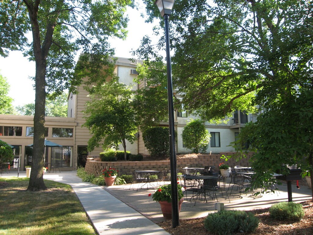 Huntington Park Apartments in Shakopee, MN