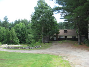 39 Jones Rd in Winchester, NH - Foto de edificio - Building Photo